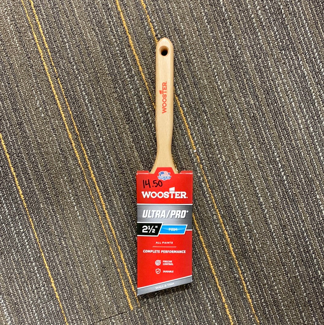 Wooster Ultra/Pro Extra Firm Lindbeck Angle Sash Brush